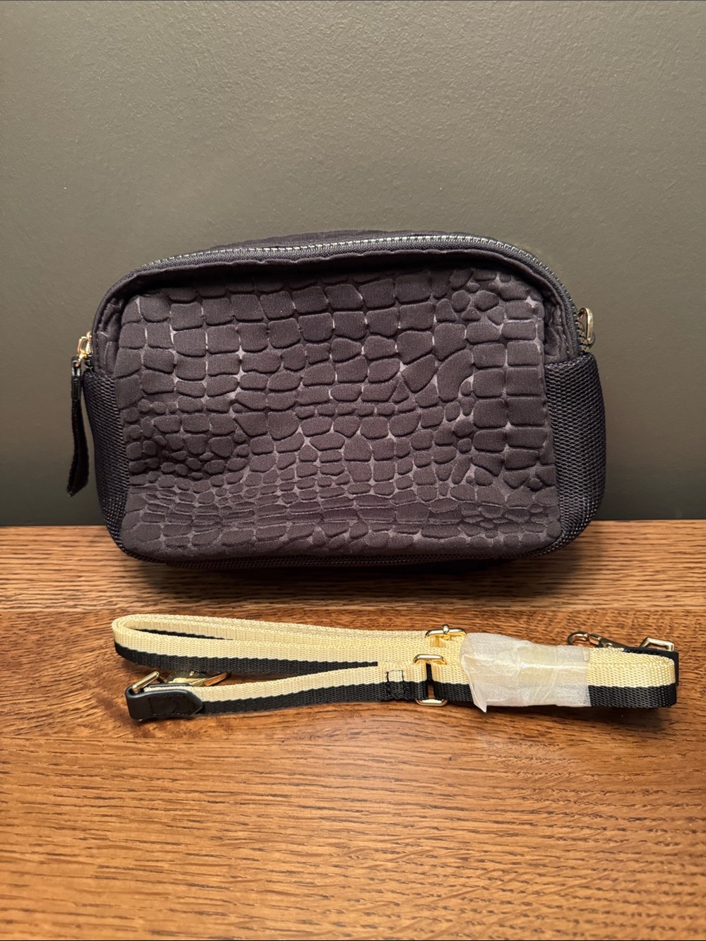 Stella & Dot Black Croc Embossed Convertible Crossbody Cosmetic Bag Pouch